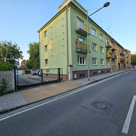 Apartman Opava S Parkovanim Екстериор снимка