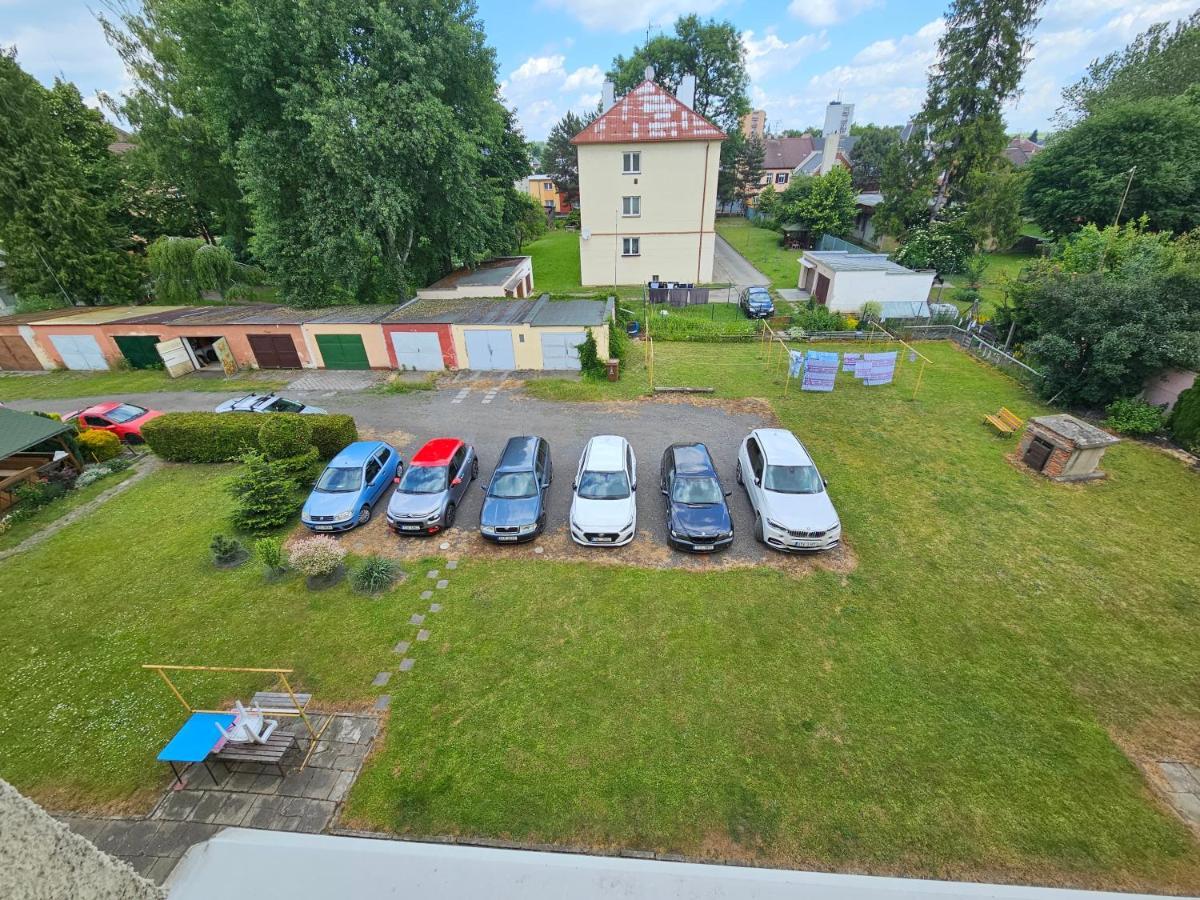 Apartman Opava S Parkovanim Екстериор снимка