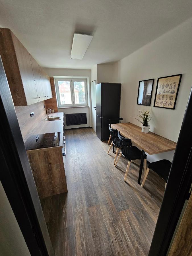 Apartman Opava S Parkovanim Екстериор снимка