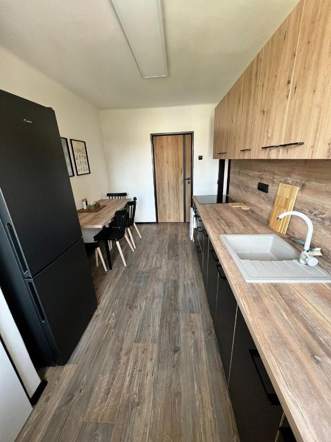 Apartman Opava S Parkovanim Екстериор снимка