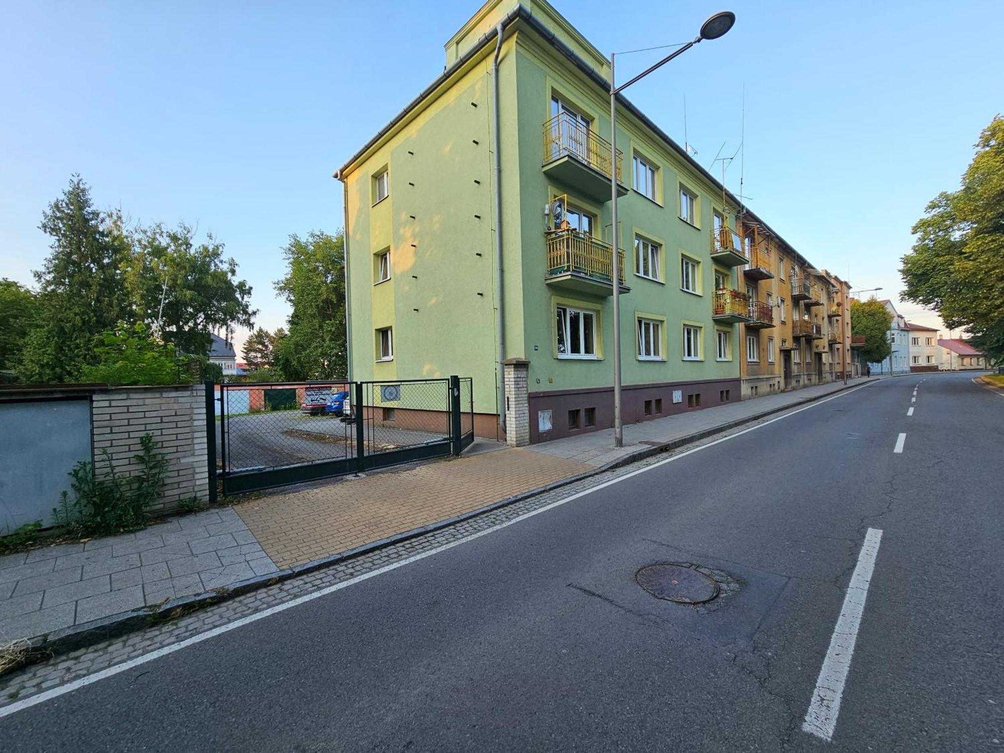 Apartman Opava S Parkovanim Екстериор снимка